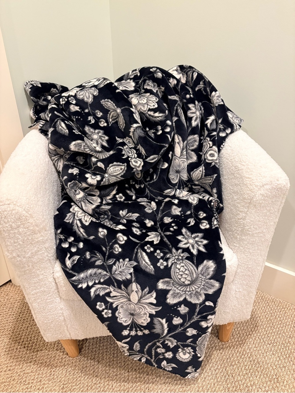 Plush Floral Throw Blanket - Black and White, UEC, non smokers house